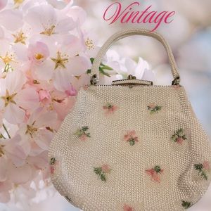 💥Sale💥 Vintage 1960’s ivory and pink floral micro beaded luxury handbag